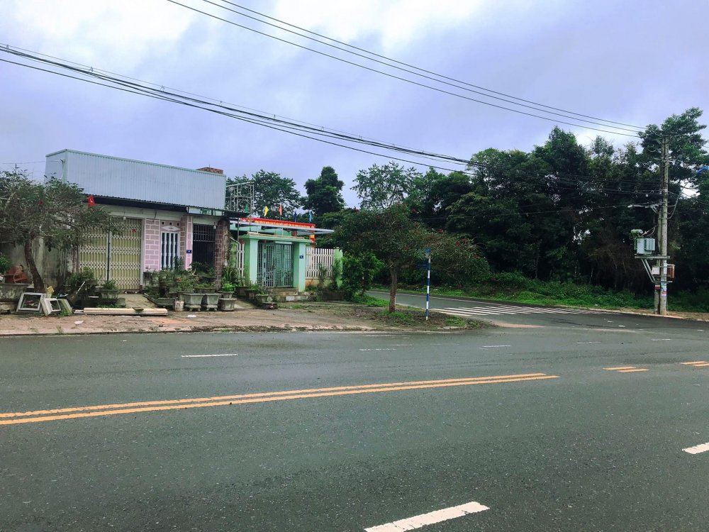 Chỉ có 1 lô duy nhất sót lại mặt tiền Nhựa VÕ NGUYÊN GIÁP TT Măng đen Chỉ có 1 lô duy nhất sót lại mặt tiền Nhựa VÕ NGUYÊN GIÁP TT Măng đen